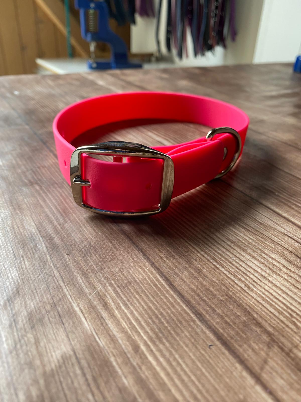 Collier pour chien Qimmi Gold - PVC 25mm - 9 coloris - Artisanal